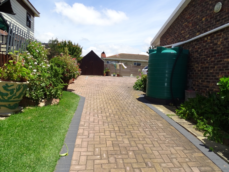 3 Bedroom Property for Sale in Wavecrest Eastern Cape